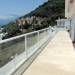 Balcony system glass balustrade