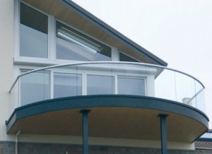 curved glass balcony